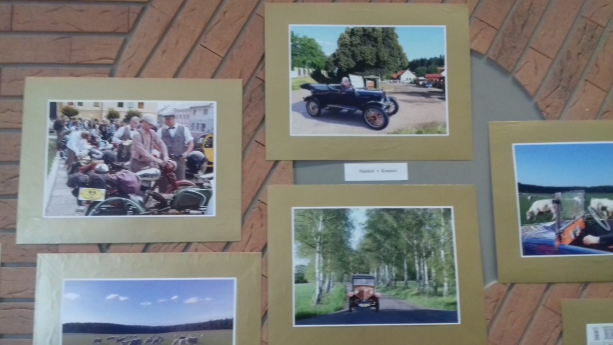 Výstava fotografií auto a moto veteránů
